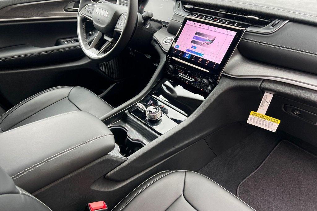 new 2025 Jeep Grand Cherokee car, priced at $45,645