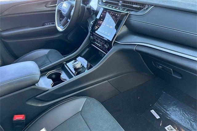 new 2025 Jeep Grand Cherokee car, priced at $42,332
