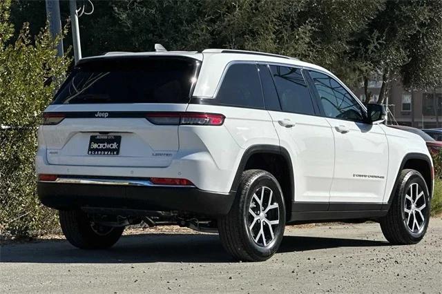 new 2025 Jeep Grand Cherokee car, priced at $44,195