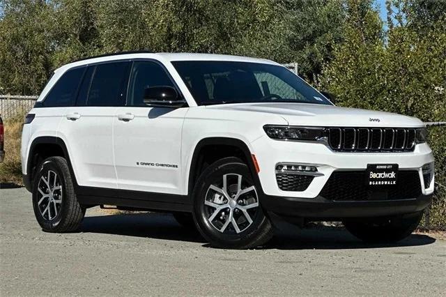 new 2025 Jeep Grand Cherokee car, priced at $44,195