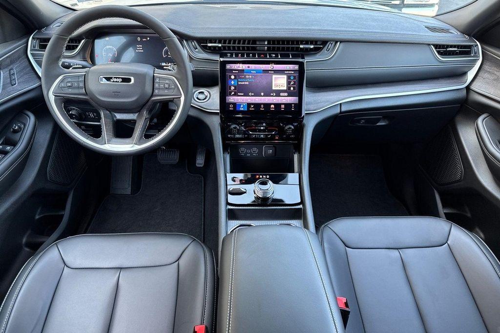 new 2025 Jeep Grand Cherokee car, priced at $45,795