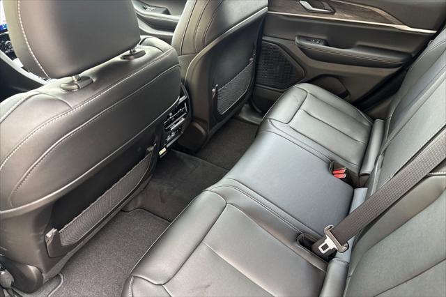 new 2025 Jeep Grand Cherokee car, priced at $44,876