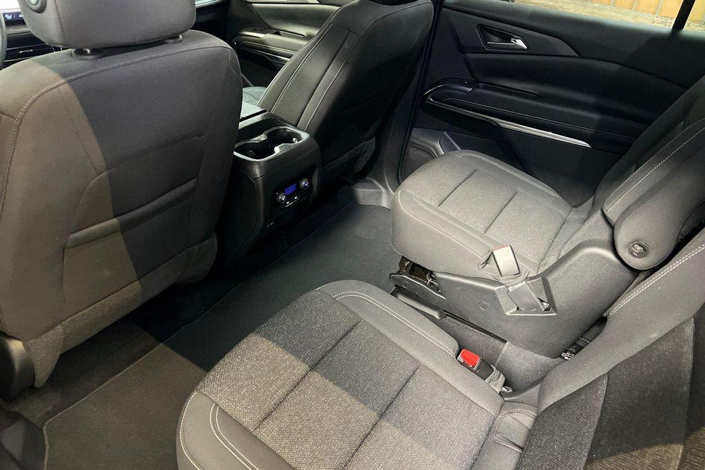 used 2024 Chevrolet Traverse car, priced at $38,776
