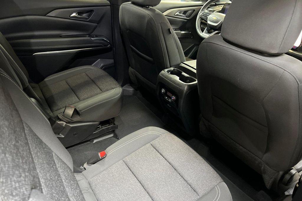 used 2024 Chevrolet Traverse car, priced at $38,776