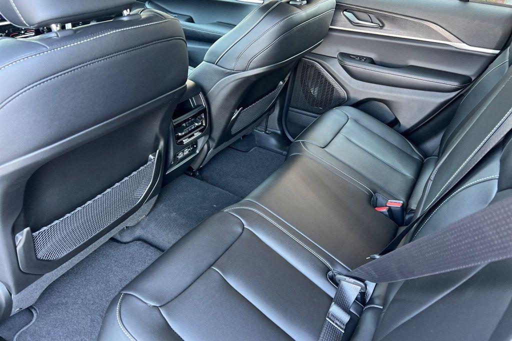 new 2025 Jeep Grand Cherokee car, priced at $45,245