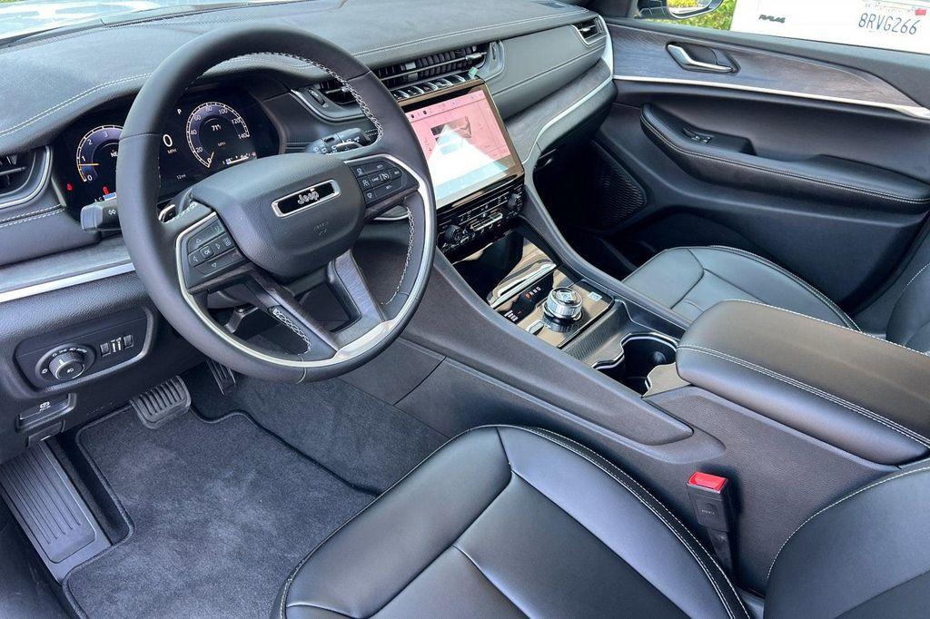 new 2025 Jeep Grand Cherokee car, priced at $45,245