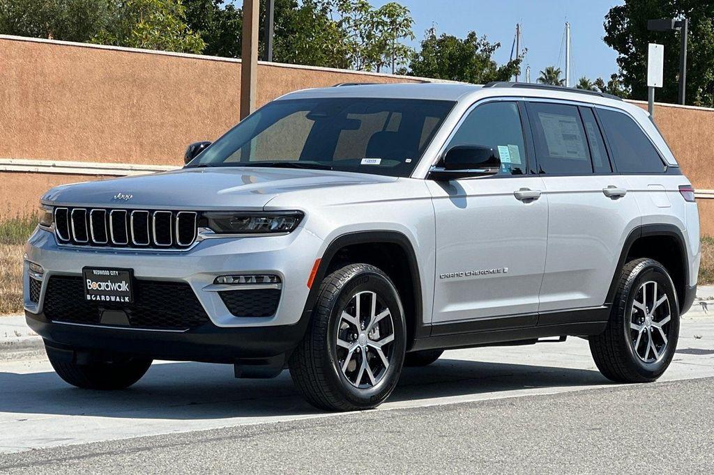 new 2025 Jeep Grand Cherokee car, priced at $45,245
