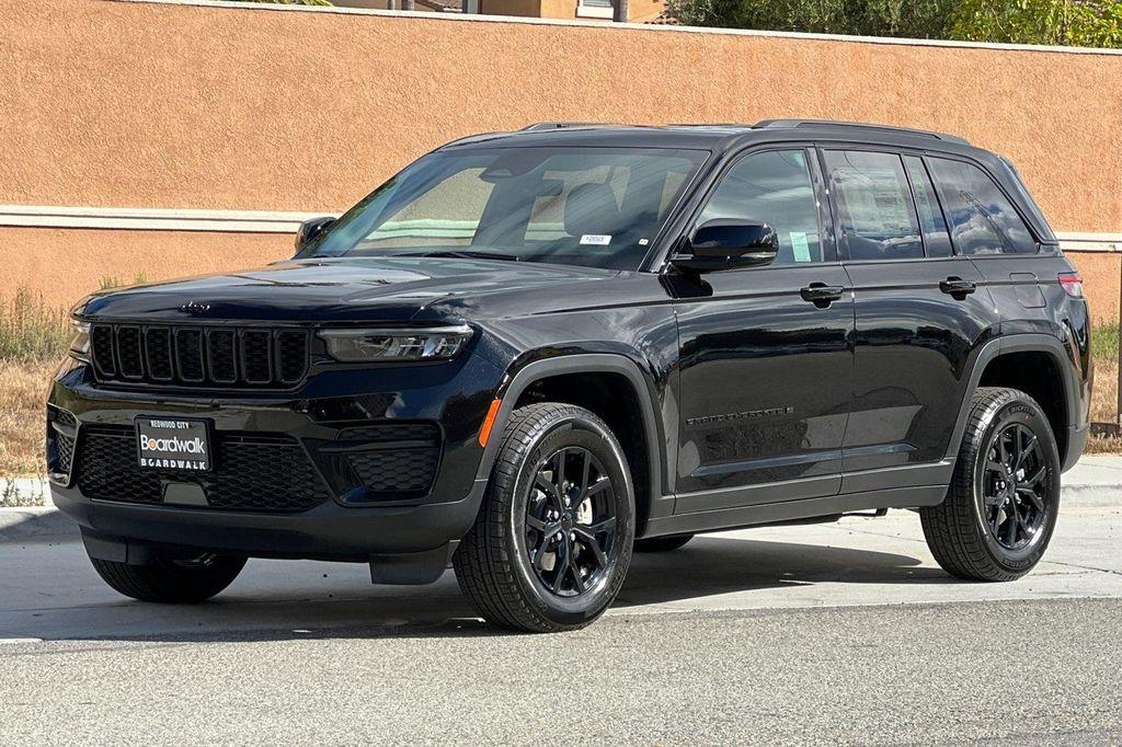 new 2025 Jeep Grand Cherokee car, priced at $42,480