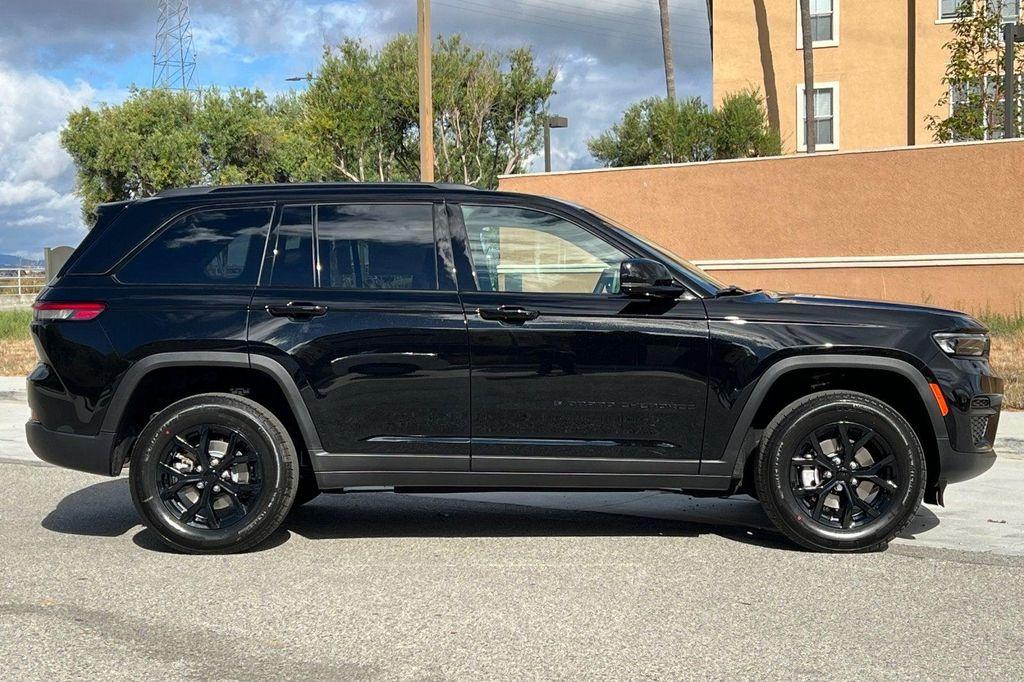 new 2025 Jeep Grand Cherokee car, priced at $42,480