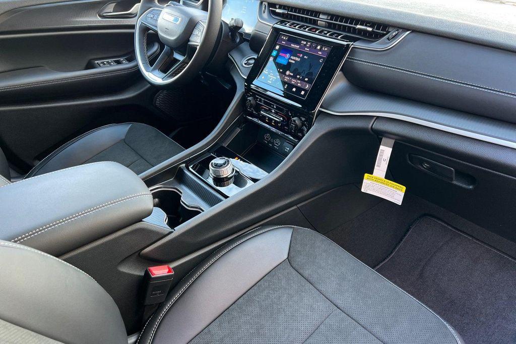 new 2025 Jeep Grand Cherokee car, priced at $42,480