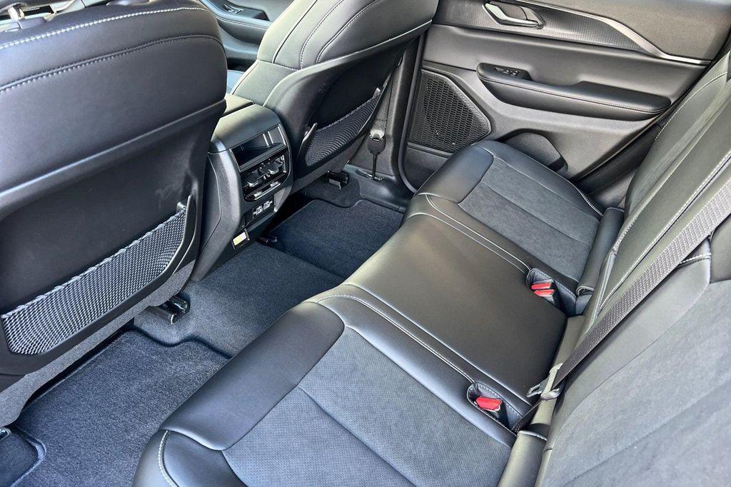 new 2025 Jeep Grand Cherokee car, priced at $42,480