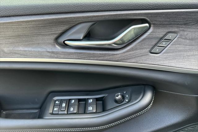 new 2025 Jeep Grand Cherokee car, priced at $41,200