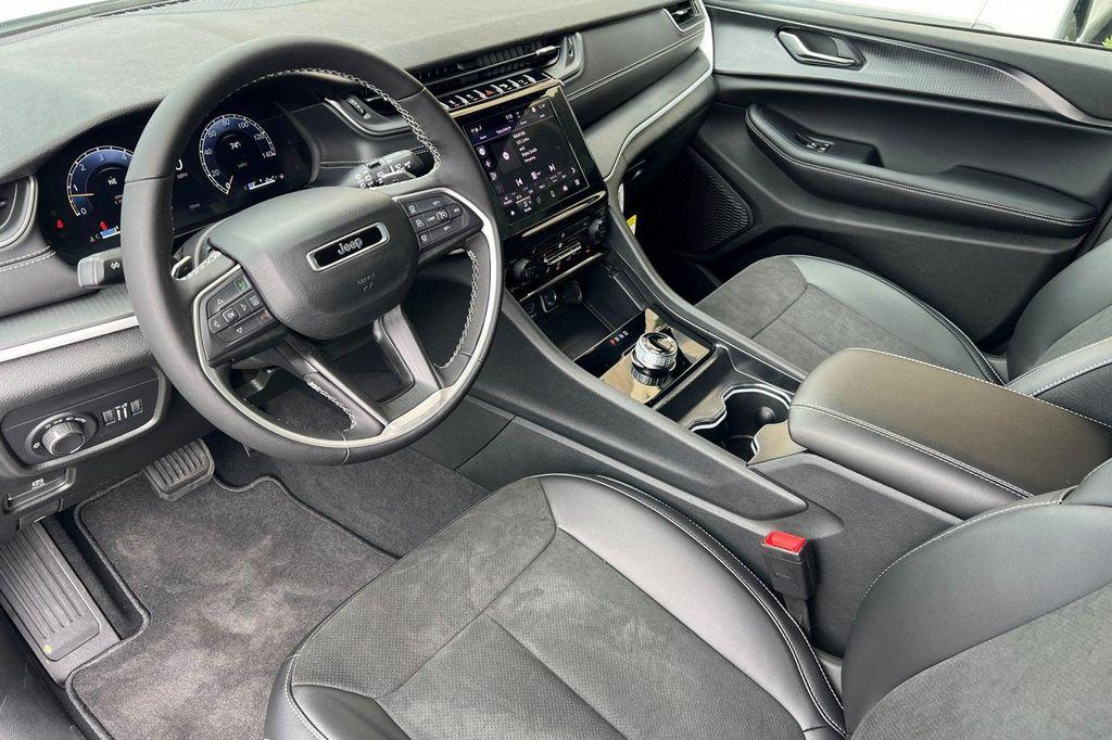 new 2025 Jeep Grand Cherokee car, priced at $41,885