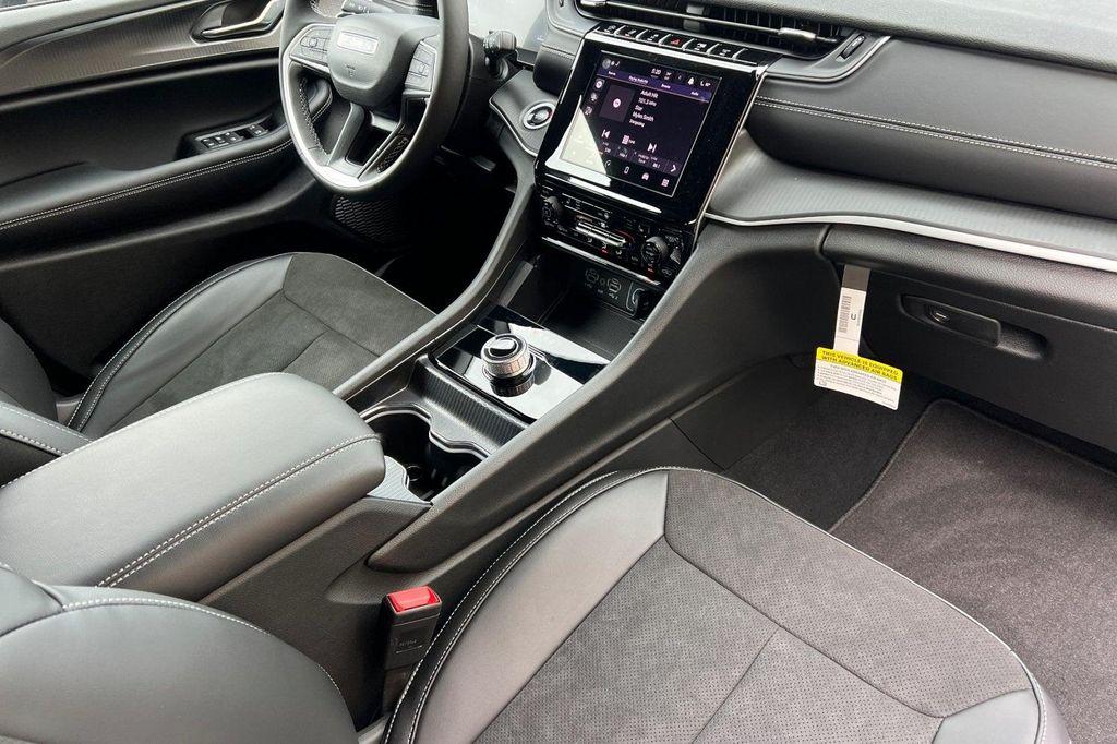 new 2025 Jeep Grand Cherokee car, priced at $41,885