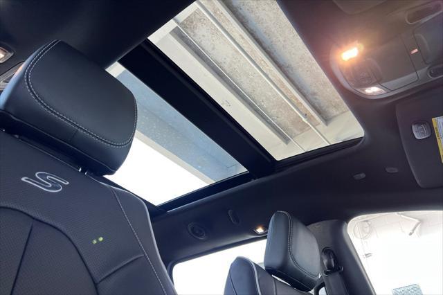 new 2025 Chrysler Pacifica car, priced at $52,249