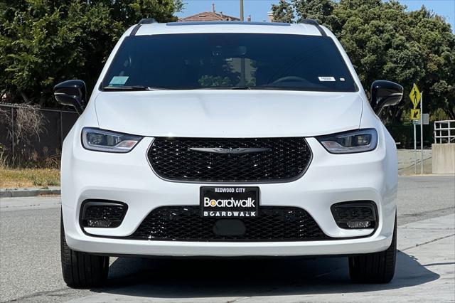 new 2025 Chrysler Pacifica car, priced at $52,249