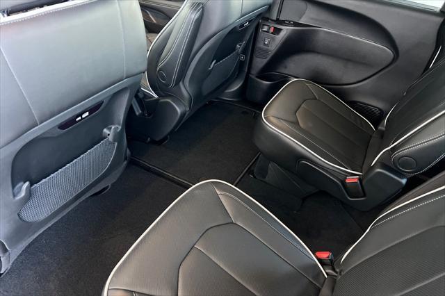 new 2025 Chrysler Pacifica car, priced at $52,249