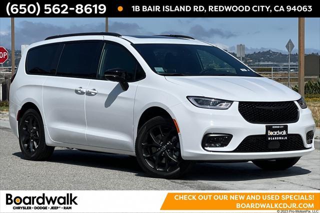 new 2025 Chrysler Pacifica car, priced at $52,249