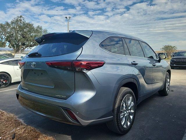 used 2021 Toyota Highlander car, priced at $34,398