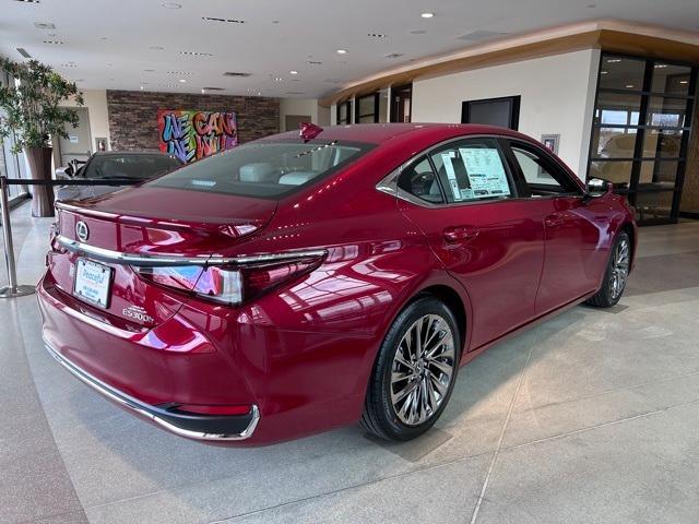 new 2025 Lexus ES 300h car, priced at $54,104