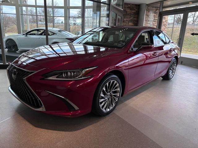 new 2025 Lexus ES 300h car, priced at $54,104