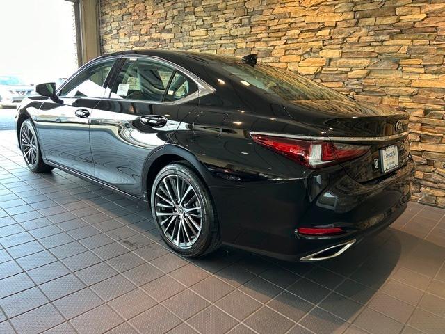 new 2025 Lexus ES 300h car, priced at $54,104