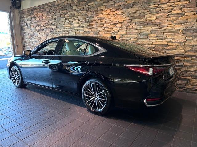 used 2024 Lexus ES 250 car, priced at $40,585