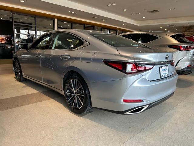 new 2025 Lexus ES 300h car, priced at $50,119