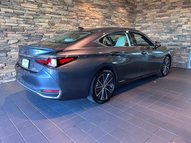 used 2022 Lexus ES 300h car, priced at $36,638