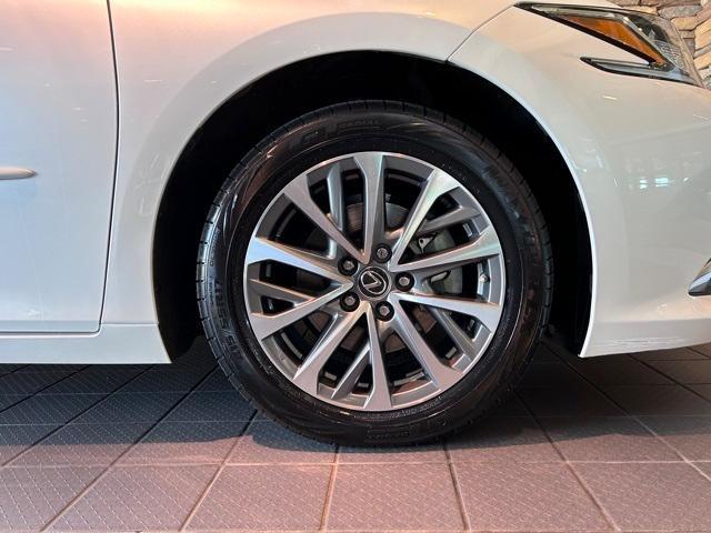 used 2022 Lexus ES 350 car, priced at $37,097