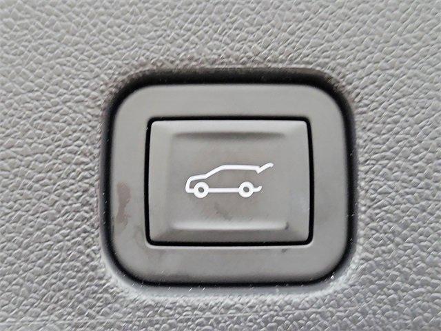 used 2025 Chevrolet Traverse car, priced at $37,998