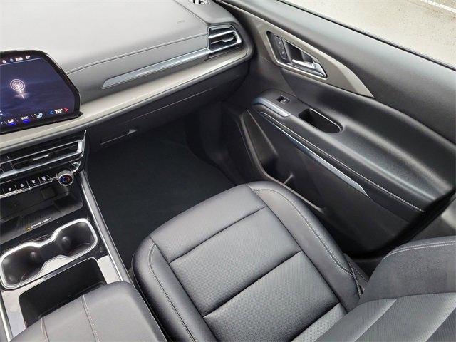 used 2025 Chevrolet Traverse car, priced at $37,998