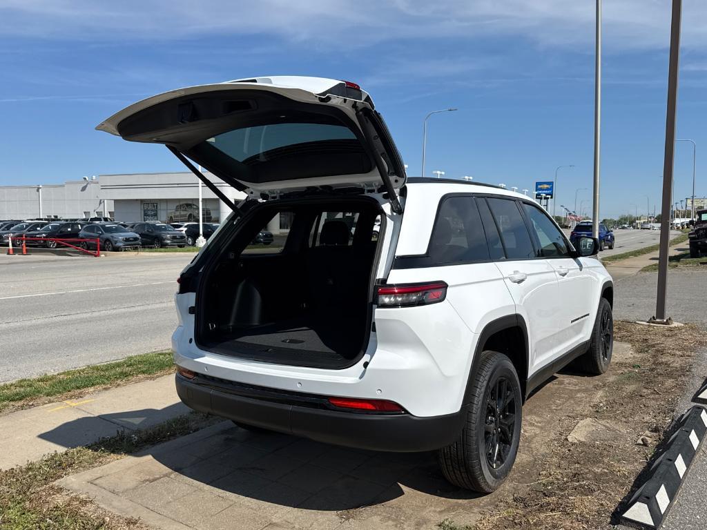 new 2025 Jeep Grand Cherokee car, priced at $36,988
