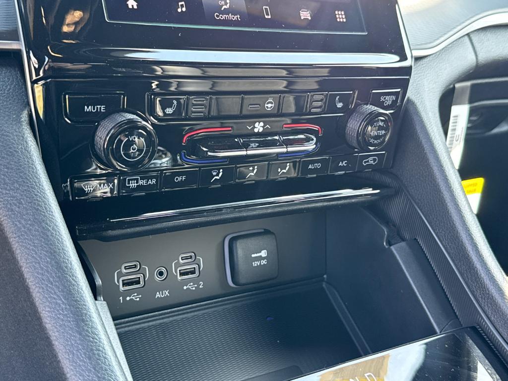 new 2025 Jeep Grand Cherokee car, priced at $36,988