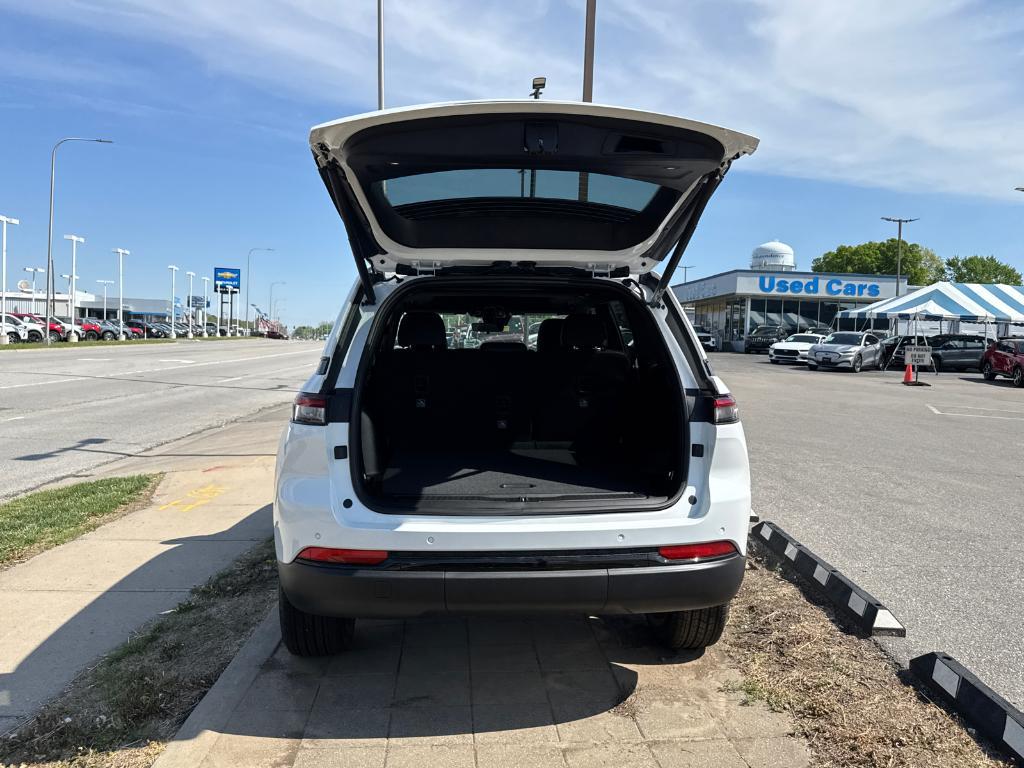 new 2025 Jeep Grand Cherokee car, priced at $36,988