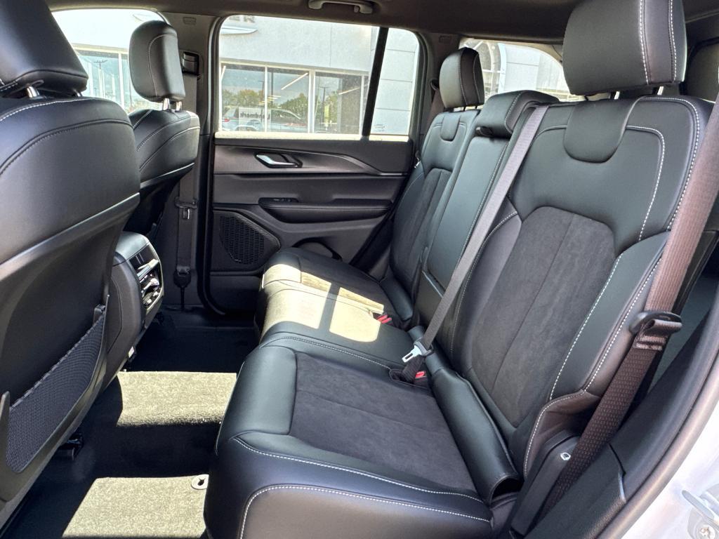 new 2025 Jeep Grand Cherokee car, priced at $36,988
