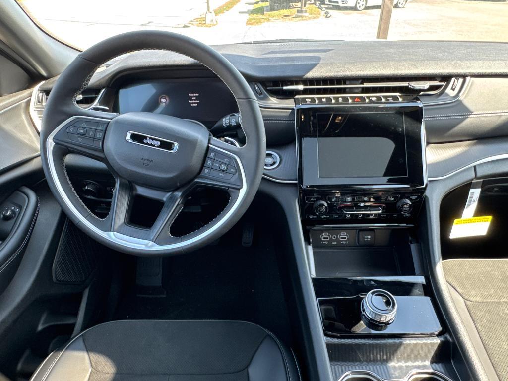 new 2025 Jeep Grand Cherokee car, priced at $36,988