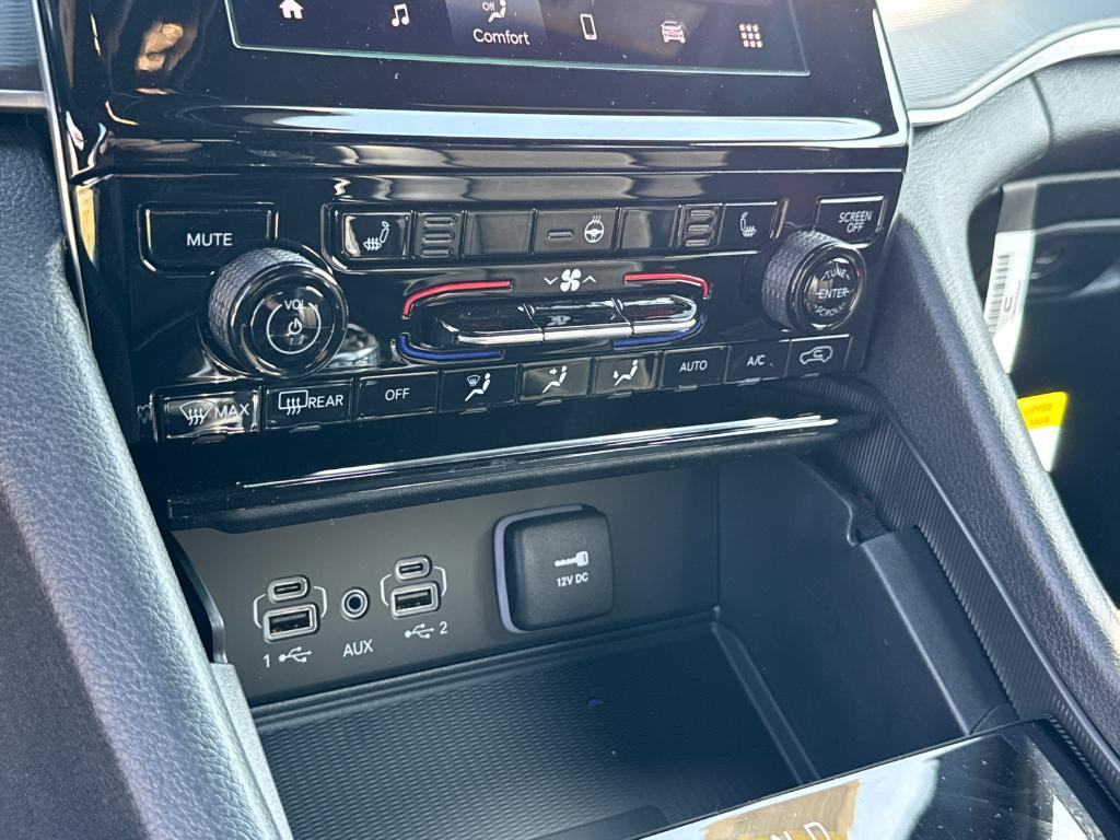 new 2025 Jeep Grand Cherokee car, priced at $36,988