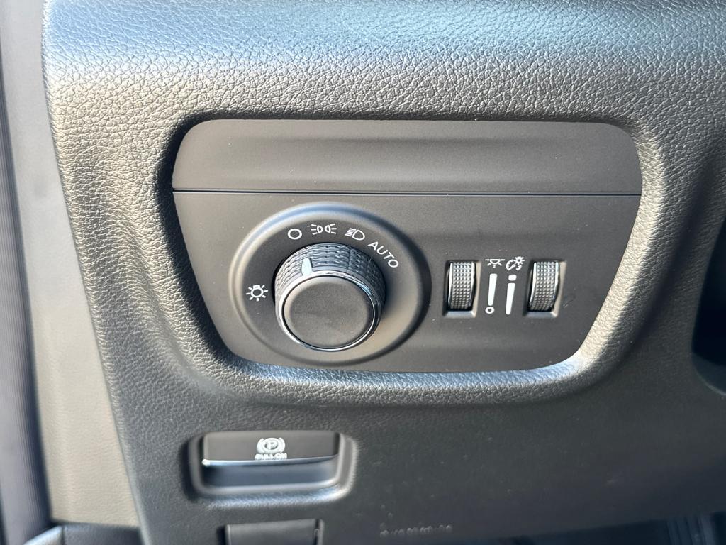new 2025 Jeep Grand Cherokee car, priced at $36,988