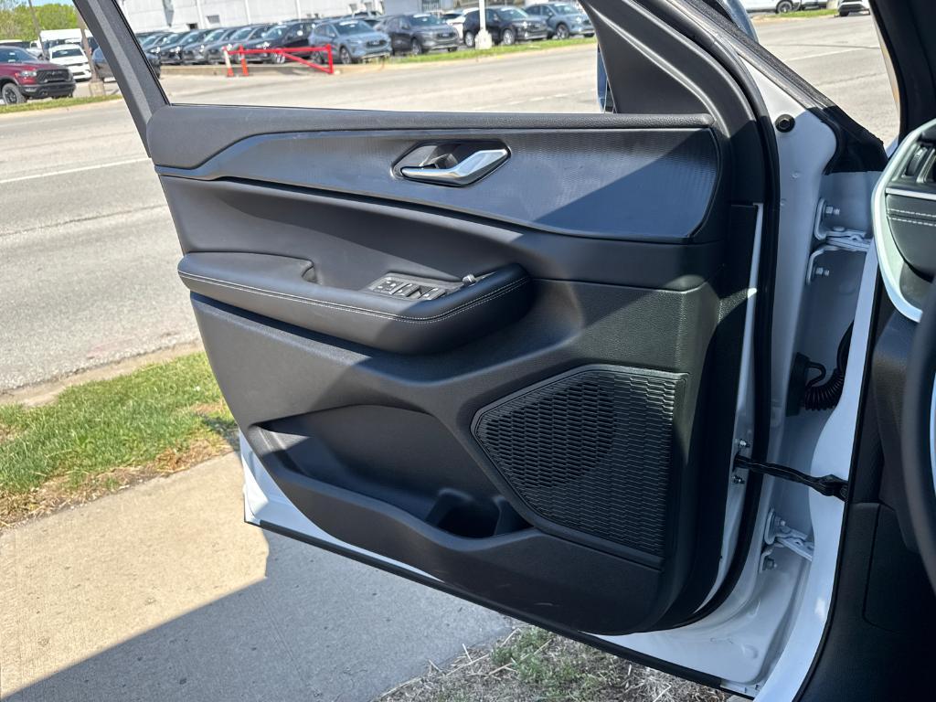 new 2025 Jeep Grand Cherokee car, priced at $36,988