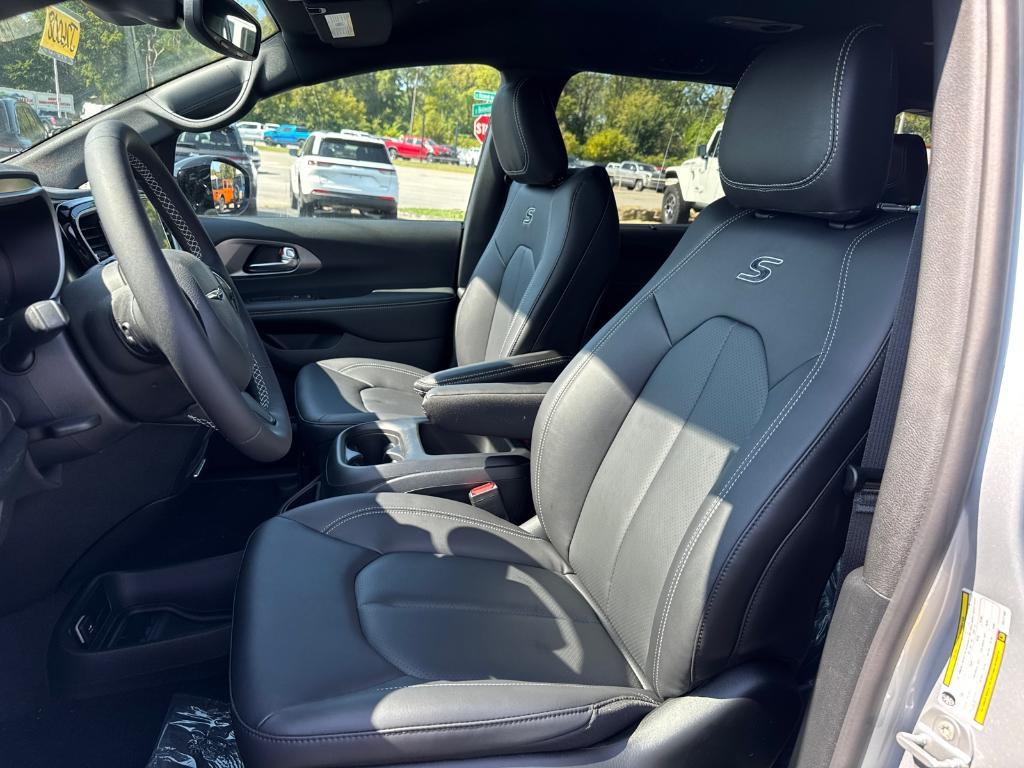 new 2026 Chrysler Pacifica car, priced at $41,988