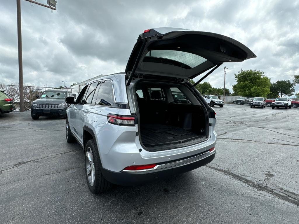 used 2022 Jeep Grand Cherokee car, priced at $28,988