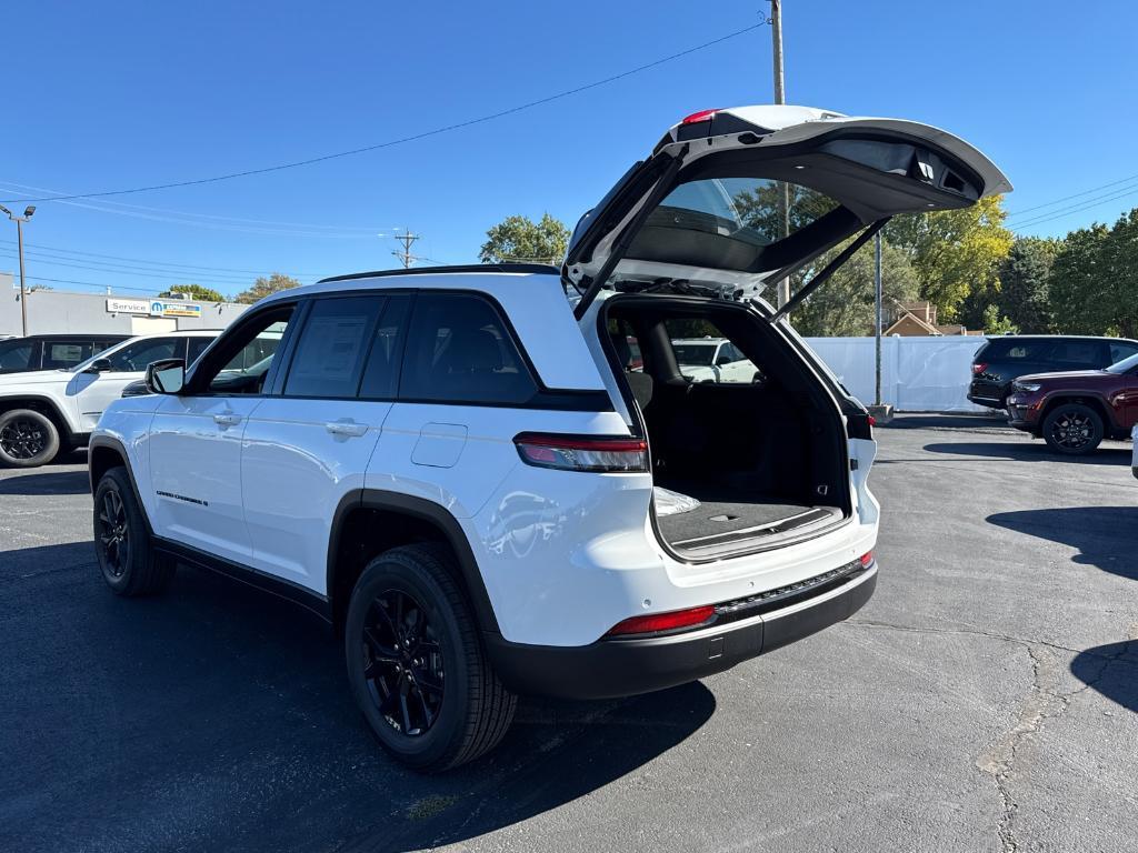 new 2025 Jeep Grand Cherokee car, priced at $35,988