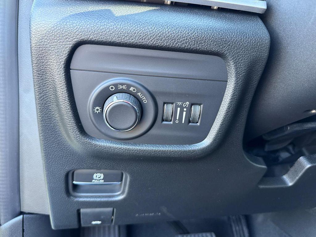 new 2025 Jeep Grand Cherokee car, priced at $35,988