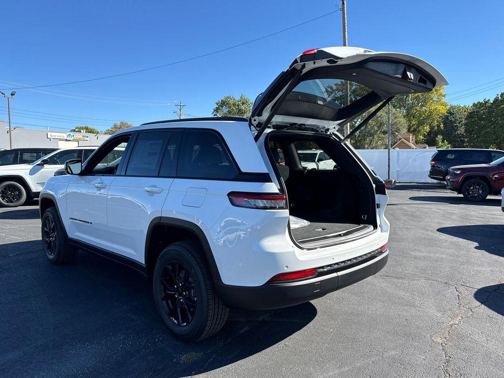 new 2025 Jeep Grand Cherokee car, priced at $35,988