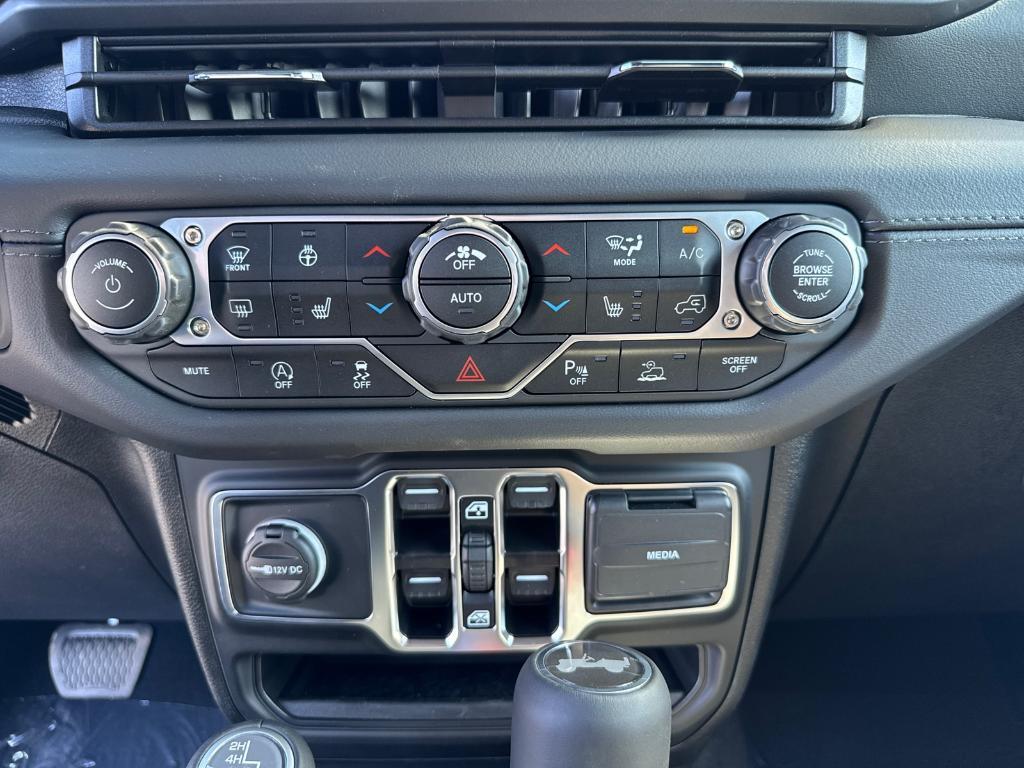 new 2025 Jeep Wrangler car, priced at $47,988