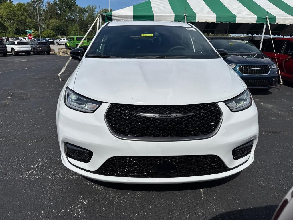 new 2026 Chrysler Pacifica car, priced at $39,988