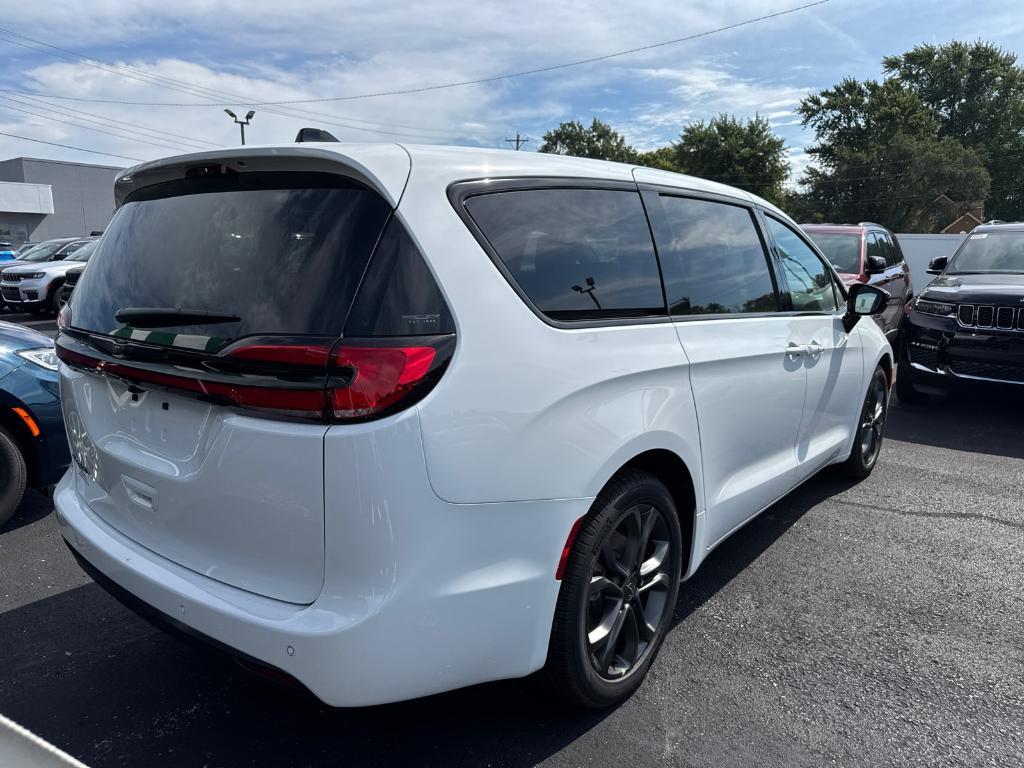new 2026 Chrysler Pacifica car, priced at $39,988
