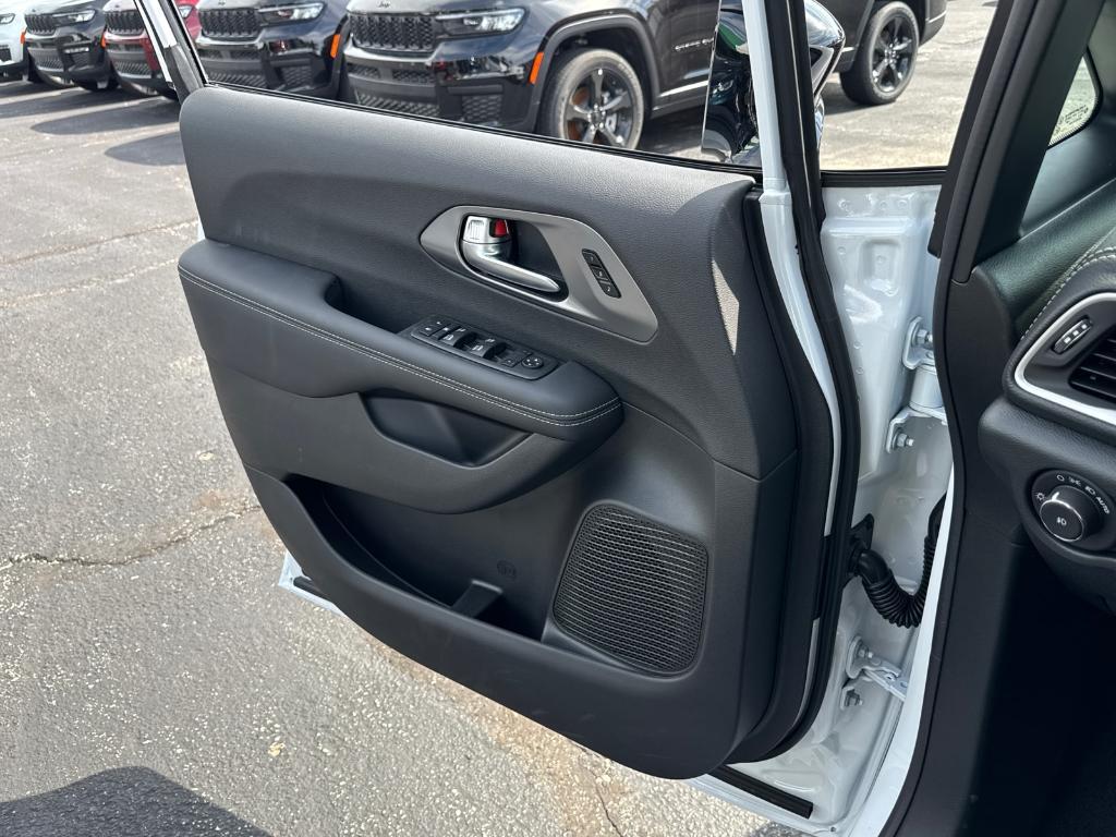 new 2026 Chrysler Pacifica car, priced at $39,988
