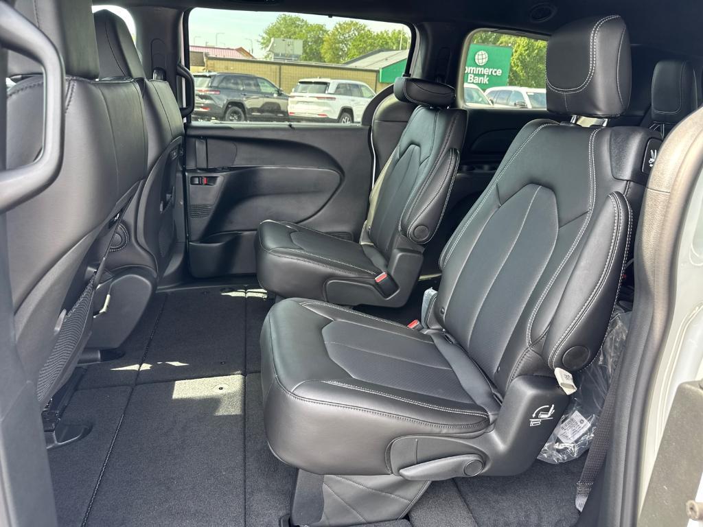 new 2026 Chrysler Pacifica car, priced at $39,988